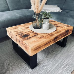 Tavolino da caffè in legno artigianale, fiammato, tavolo da soggiorno, trave, legname da costruzione, rustico, stile country, industriale, legno massello, fatto a mano, riciclato