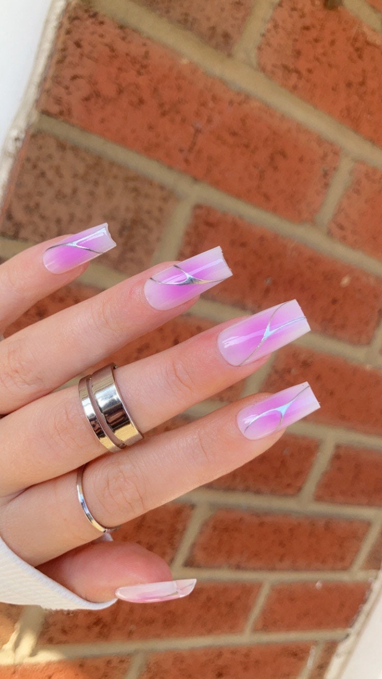 The charms on these pink aura nails give it the perfect final touch 🤍