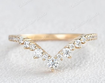 Vintage Inspired Moissanite Art Deco Band, Chevron Ring, V Ring, Curved Chevron Moissanite Wedding Band, Curved Gold Ring, V Shape Band
