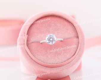 Anello con moissanite taglio rotondo da 3 carati, anello di fidanzamento rotondo con alone, anello nuziale con moissanite, anello per anniversario, regalo per lei, gambo a cattedrale
