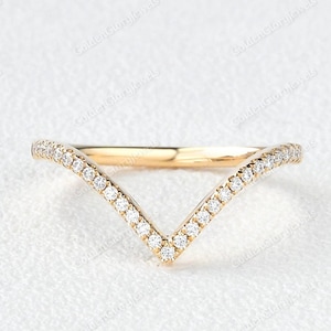 Moissanite Chevron Ring, 14K Gold V Shape Wedding band, Curved Moissanite Band, Curved Gold Ring, Gift, V Shape Band, Art Deco Band