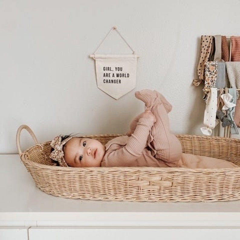 Chica eres un cambiador del mundo Mini pared colgante / bandera de lona / pasador de madera / estandarte de pared pequeña / cita de pared / poder de la niña / empoderar a las mujeres imagen 3