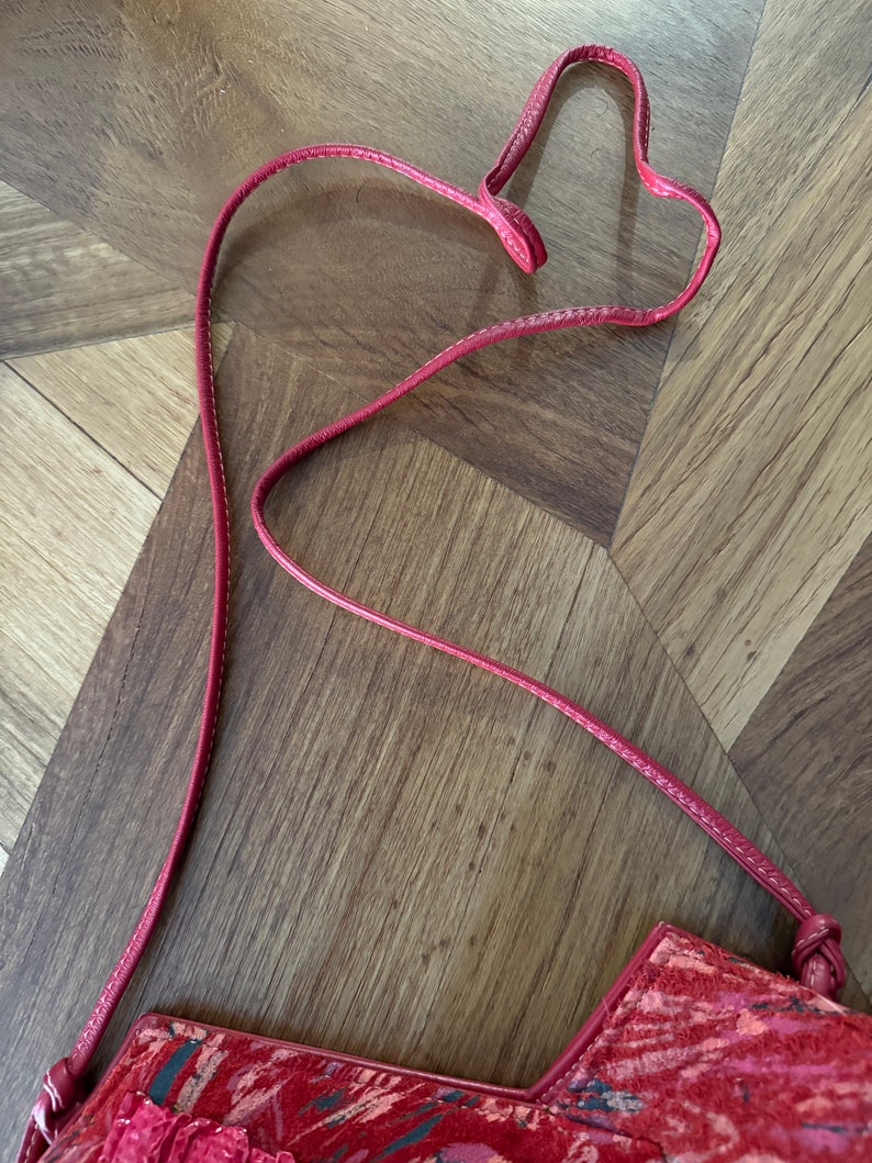 Beautiful Vintage Red Leather Purse image 7