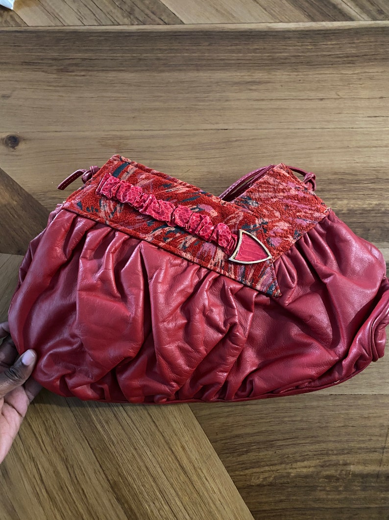 Beautiful Vintage Red Leather Purse image 3