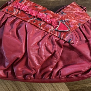 Beautiful Vintage Red Leather Purse image 4