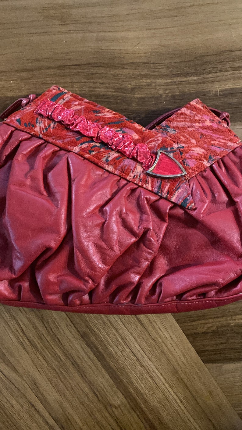 Beautiful Vintage Red Leather Purse image 4