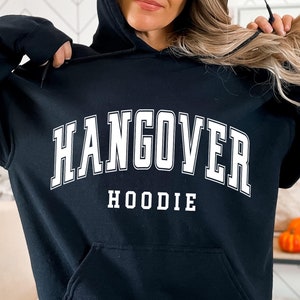 Sudadera con capucha de resaca SVG, diseño divertido de resaca, archivo SVG de resaca de estilo universitario, sudadera con capucha relajada SVG, sudadera con capucha de resaca SVG, sublimación PNG