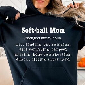 Definicja Softball Mom Svg, Koszulka Softball Mom Svg, Życie Mamy Svg, Dzień Gry Svg, Plik Cięcia Cricut, Sylwetka, Sublimacja PNG