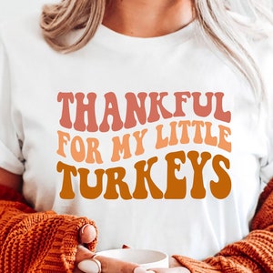 Grato per i miei piccoli tacchini Svg, Turkey Cut Files, Thanksgiving Svg, Mom Sayings Svg, Retro Groovy Wavy, Silhouette, Cricut