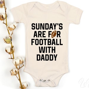 日曜日はパパとサッカーの日 SVG、ベビーワンジー SVG、日曜日のサッカー SVG、サッカーベビー SVG、クリカットカットファイル、昇華 Png