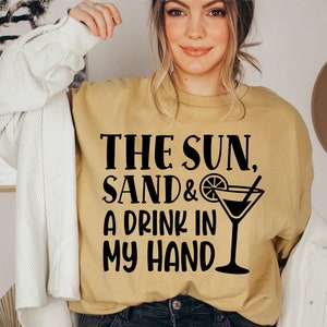 The Sun Sand & A Drink in My Hand SVG, Summer Svg, Beach Day, drinkcitaat, Cricut, silhouet