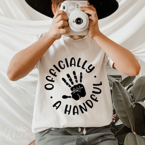 Officiellement une poignée de Svg, cinquième anniversaire Svg, 5e chemise de fête d’anniversaire, cadeau d’anniversaire de garçons, enfants chemise Svg Png Eps, fichiers Svg pour Cricut