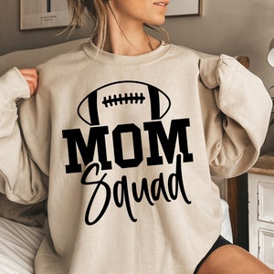 Fußball Mom Squad SVG, Football Mama Squad, Fußball Mom Shirt, Spieltag SVG, geschnitten Datei für Cricut und Silhouette, SVG Png Epss