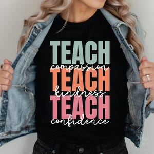 Enseñar SVG PNG, Maestro Amabilidad SVG, Enseñar Compasión Cita de Confianza SVG, Camiseta de Maestro Sublimada PNG, Maestro Colorido SVG, Cricut
