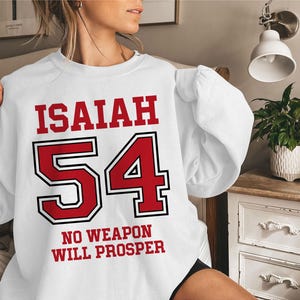 Jesaja 54 svg, keine Waffe gebildet gegen mich svg png, christlicher Glaube Varsity-Shirt svg, Bibel-Vers-Schutz-Svg für Cricut, Sublimation