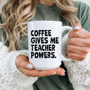 Café me dá poderes de professor Svg, caneca engraçada de professor Png, vida de professor Cricut Svg, sublimação de café em sala de aula Png, design de citação de professor