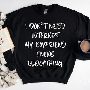Eu não preciso de Internet, meu namorado sabe de tudo Svg, citação engraçada de camisa Svg, relacionamento Svg, corte Cricut, sublimação Png, silhueta
