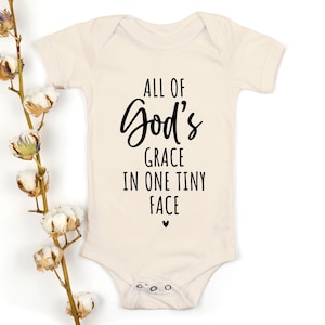 Gottes Gnade SVG, christlicher Baby Bodysuit Design, die ganze Gnade Gottes in einem winzigen Gesicht svg, Neugeborenenhemd, Sublimation Png Cricut svg