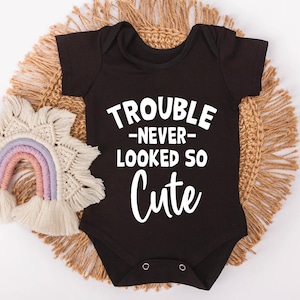 Los problemas nunca se vieron tan lindos (Svg, Png), Cita divertida de bebé (Svg), Traje de bebé niño niña (Png), Sublimación para recién nacidos, Diseño de bebé lindo de Cricut