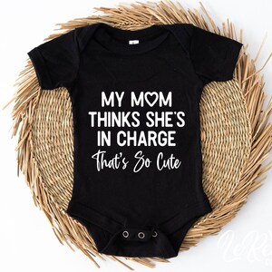 Mi mamá piensa que está a cargo, eso es tan lindo Svg, cita de mono Svg, bebé Svg Png Eps, archivos de corte para Cricut y Silhouette