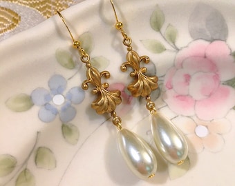 Gold Fleur de Lis Pearl Earrings, Vintage French Style Teardrop Pearl Earrings, Antique Rococo Style Fleur de Lis Earrings, Baroque Earrings