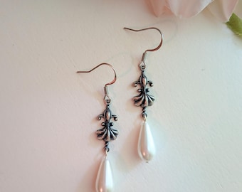 Silver Fleur de Lis Pearl Earrings, Vintage French Style Teardrop Pearl Earrings, Antique Rococo Fleur de Lis Earrings, Baroque Earrings