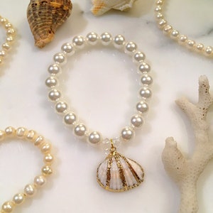 Shell Pearl Bracelet with Natural Shell, Gold Scallop Shell Stretch Bracelet, Coastal Grandmother Bracelet, Gold Pearl Seashell Bracelet