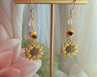 Gold Sunflower Earrings, Fairycore Earrings, Hippie Jewelry, Whimsigoth Earrings, Floral Earrings, Boho Earrings, 90s Witchy Earrings