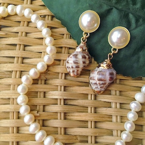 Pearl & Seashell Earrings, Natural Conch Shell Earrings, Beach Earrings, Summer Earrings, Seashore Earrings, Preppy Coastal Jewelry