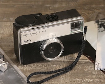 Kodak Instamatic 133 Film Camera Point and Shoot Easy to use 126