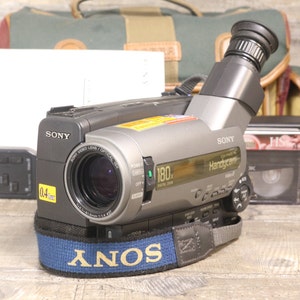 Sony Handycam DCR HC19 Caméscope zoom optique : 20 x Mini DV : :  High-Tech