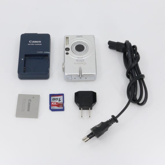 Canon IXUS 30 Compact Digital Camera Set (with American/european