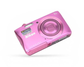 Set fotocamera digitale Nikon Coolpix S3700 rosa, come nuovo.
