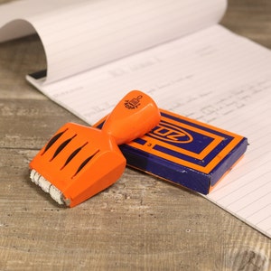 ÚNICO Sello de los años 70 con almohada de tinta Vintage Space Age Orange
