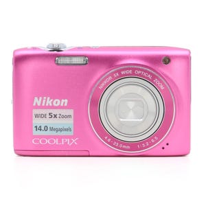Cámara digital Nikon Coolpix S3100 rosa + batería, correa, tarjeta de memoria SD Sony, cable USB y cargador con adaptador de corriente americano o europeo