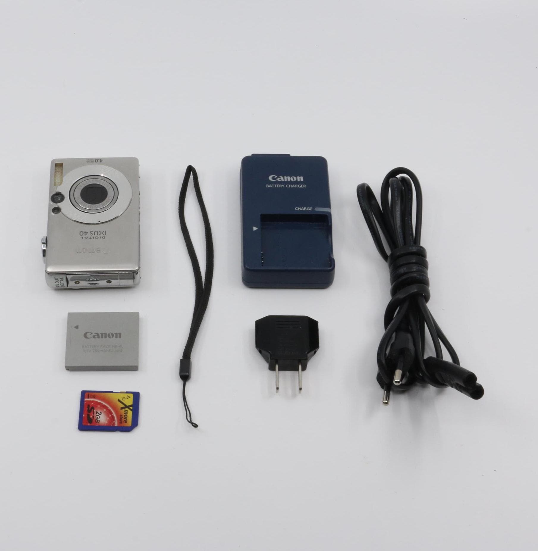 Canon IXUS 40 Ultra-compact Digital Camera Set With Battery