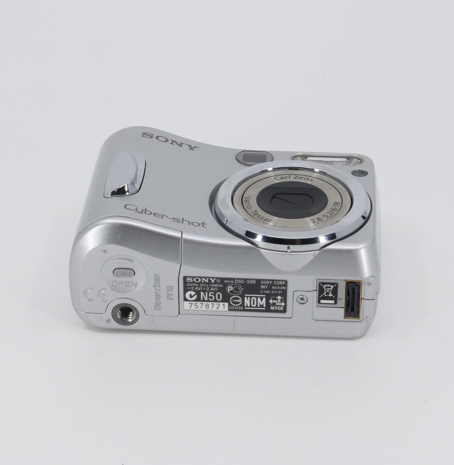Sony Cyber-shot DSC-S90 Digital Camera + Duo Memory Card and Strap
