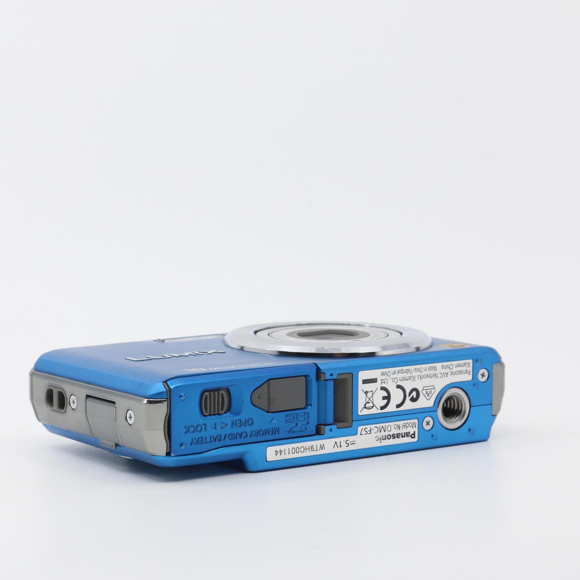 Panasonic Lumix DMC-FS7 Leica Lens Digital Camera Set With Charger