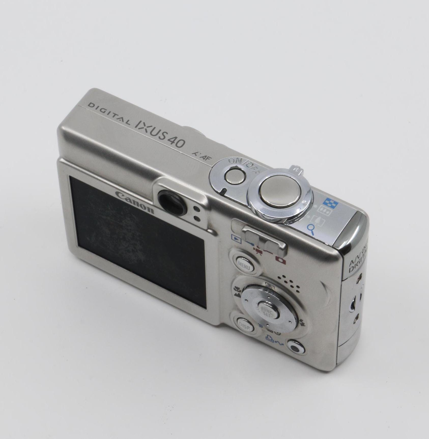 Canon IXUS 40 Ultra-compact Digital Camera Set With Battery
