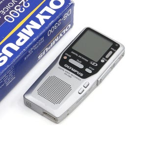 Olympus DS-2300 Tonrekorder mit Handbuch, USB Kabel + XD Memory Card