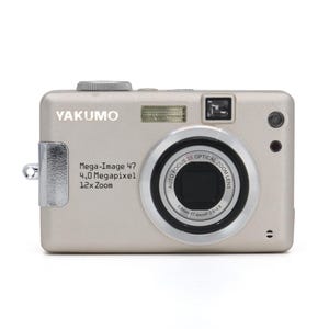 Cámara digital vintage Yakumo Mega-Image 47, conjunto poco común (cargador con adaptador europeo/americano, estuche, correa y tarjeta de memoria)