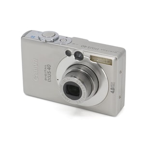 Set di fotocamere digitali ultracompatte Canon IXUS 40 con batteria, caricabatterie (adattatore di alimentazione americano/europeo) e scheda di memoria SD