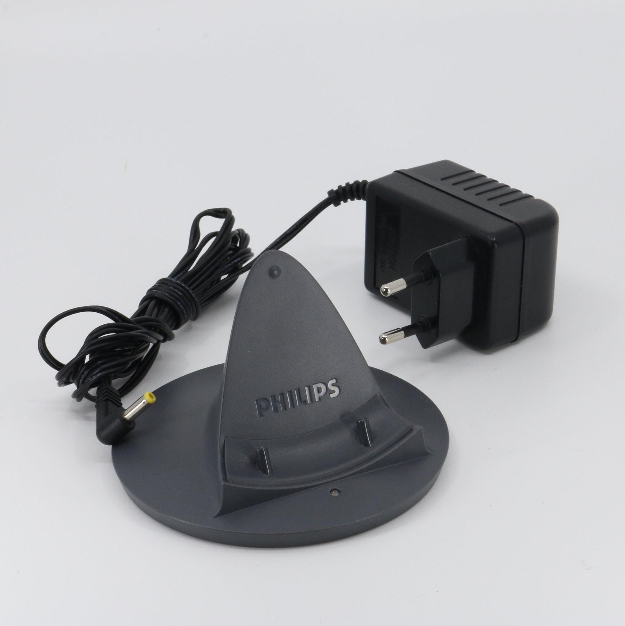 Philips XP3463 Portable CD Player With Box, Dock With Charger