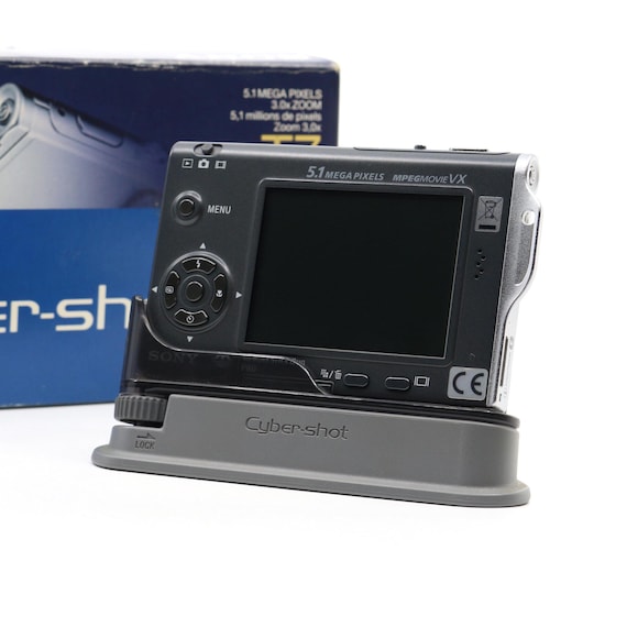 SONY デジタルカメラ Cybershot DSC-T7 薄型光学3倍ズーム Amazon.co.jp: SONY DSC-T7 S Cyber-Shot Silver : Electronics