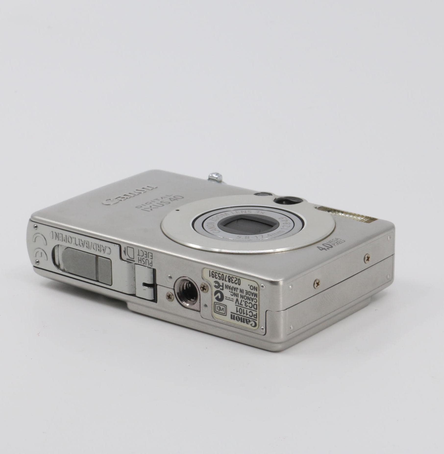 Canon IXUS 40 / PowerShot Digital ELPH SD300 4.0MP Digital