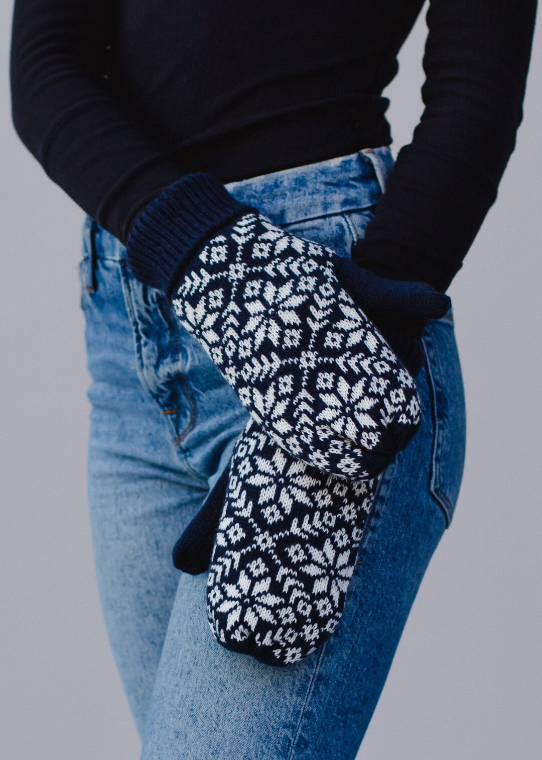 Navy & White Snowflake Knit Mittens Fleece Lined Mittens Snowflake Pattern Mittens Women's