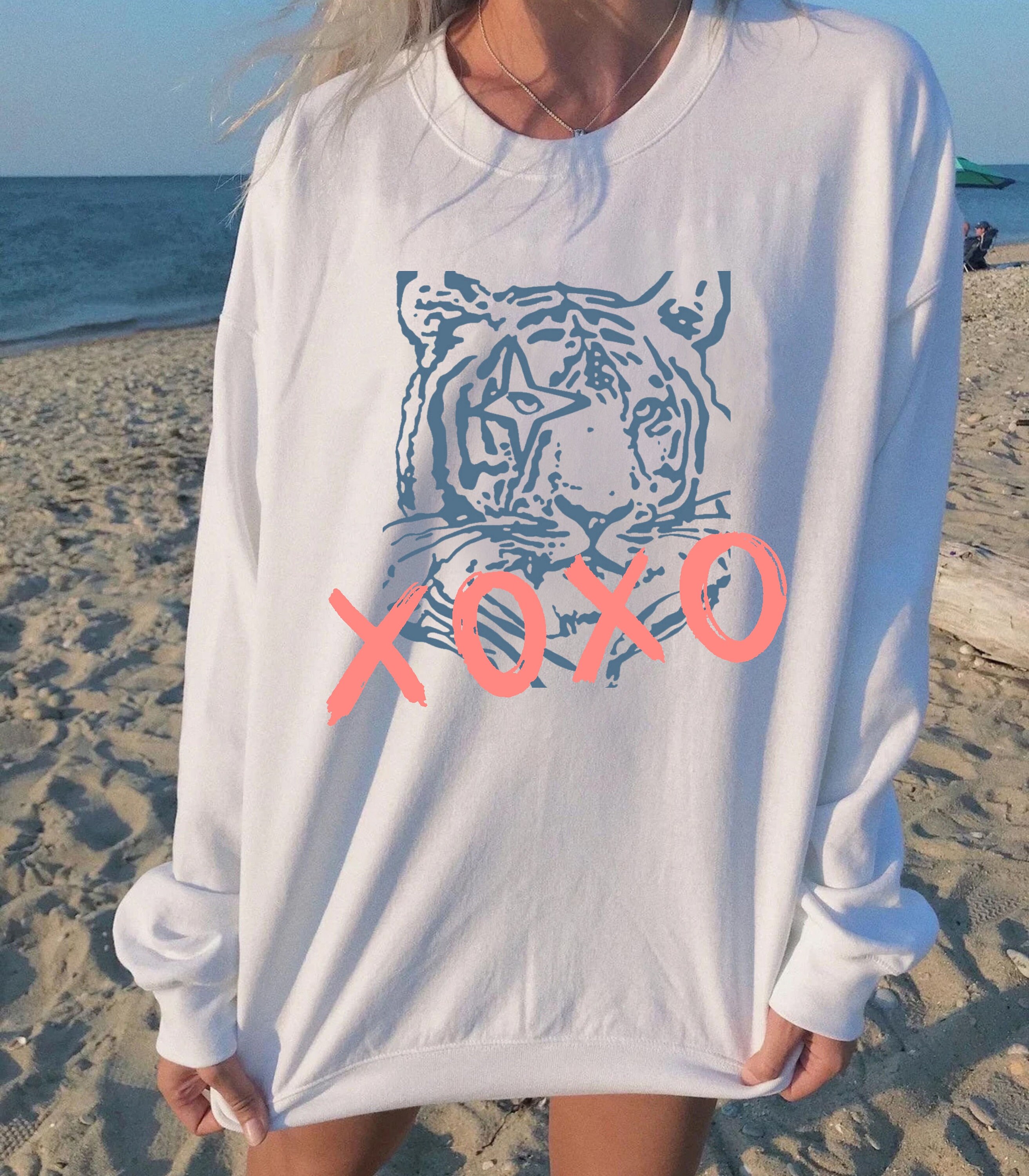 Preppy Tiger XOXO Sweatshirt,aesthetic Trendy Sweatshirt