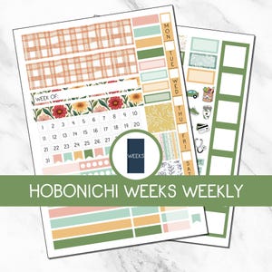 Può includere: Due fogli di adesivi per planner con un design floreale e a quadri. Gli adesivi includono un calendario, strisce decorative e icone funzionali. Il testo "HOBONICHI WEEKS WEEKLY" è visualizzato su uno striscione verde.