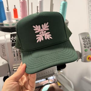 ulu foam trucker hat embroidered breadfruit hawaiian quilt design hawaii cap trucker foam ulu hat mesh backing