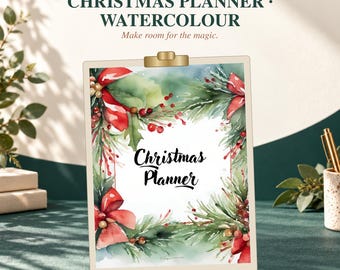 Könnte beinhalten: Ein ausdruckbarer Weihnachtsplaner mit einer Aquarellillustration aus grünen Kiefernzweigen, roten Beeren und roten Schleifen, die den Text Christmas Planner in schwarzer Schreibschrift umrahmen. Gehalten von einer goldenen Klammer.